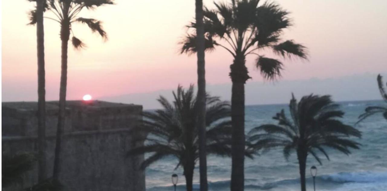 Vue Mer Et Remparts. Entre Vieille Ville Et Plages Антиб Екстериор снимка
