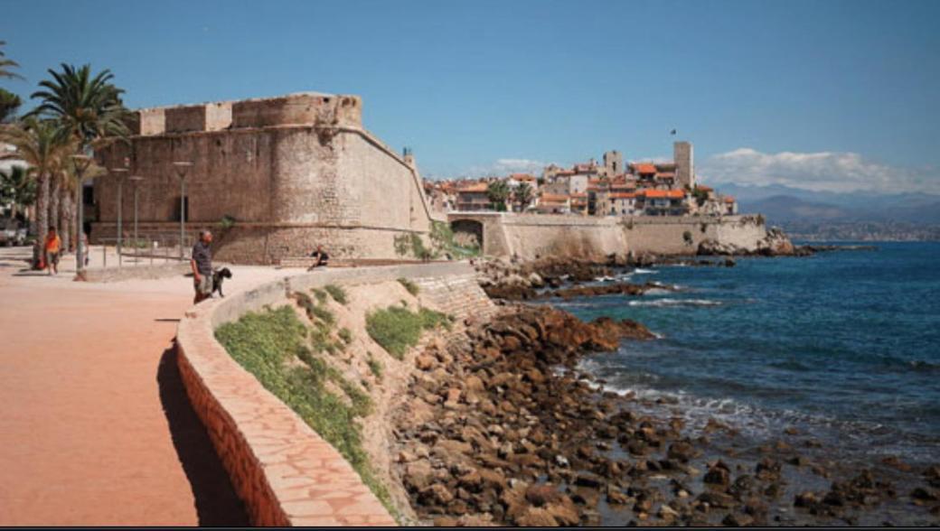 Vue Mer Et Remparts. Entre Vieille Ville Et Plages Антиб Екстериор снимка