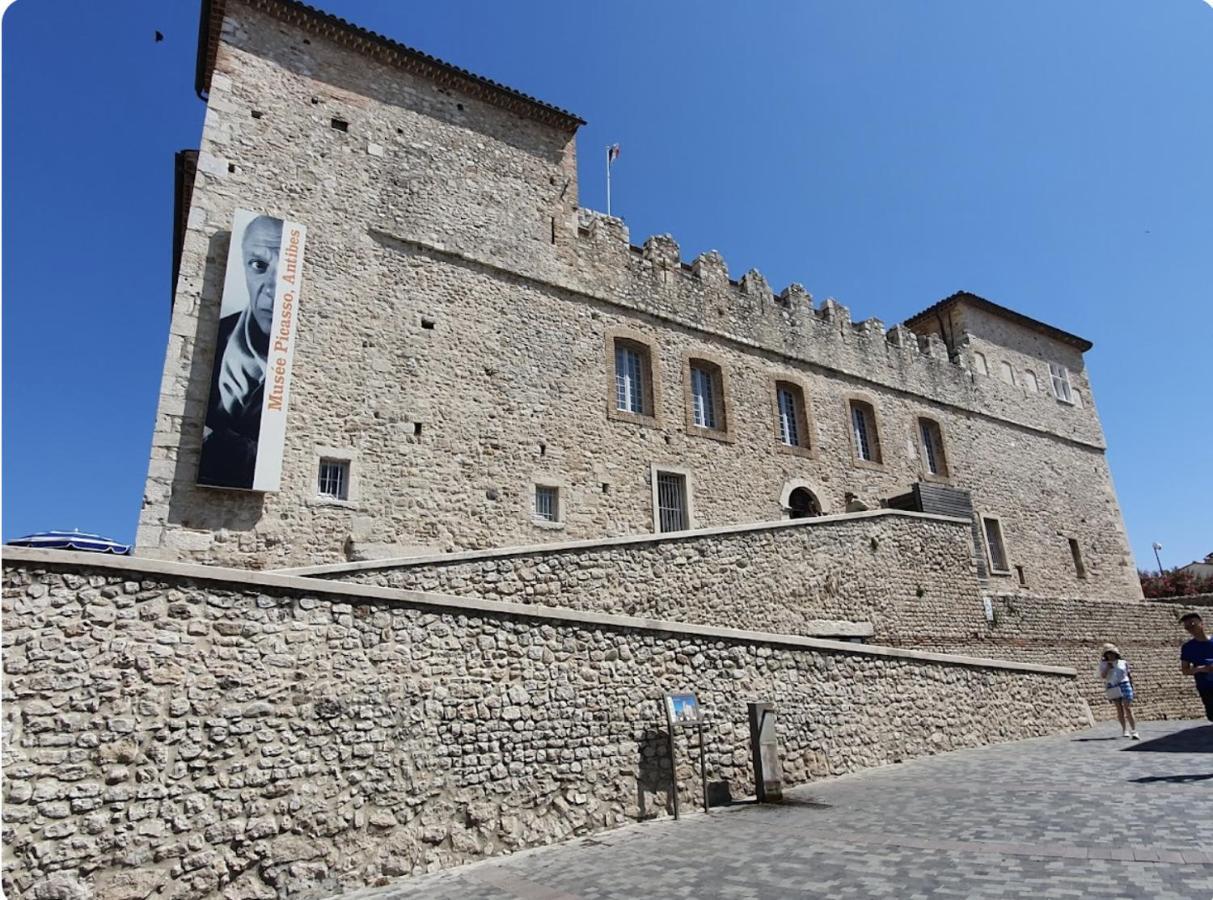 Vue Mer Et Remparts. Entre Vieille Ville Et Plages Антиб Екстериор снимка