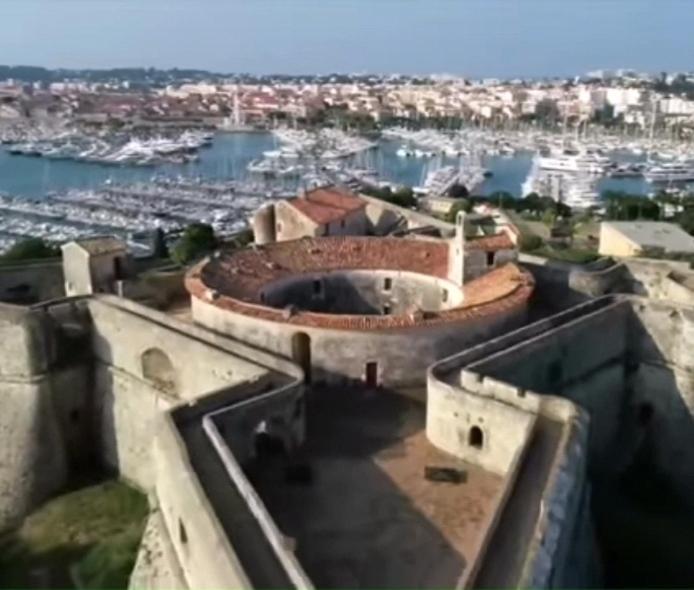 Vue Mer Et Remparts. Entre Vieille Ville Et Plages Антиб Екстериор снимка