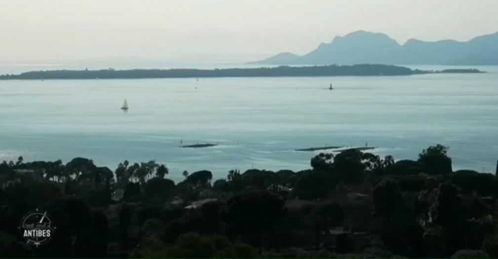 Vue Mer Et Remparts. Entre Vieille Ville Et Plages Антиб Екстериор снимка